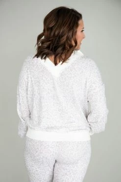 Best reviews of ⌛ Pink Lily Simple Rhyme Animal Print White Pullover 😀 -lounge-tops shop 169152 15 650x