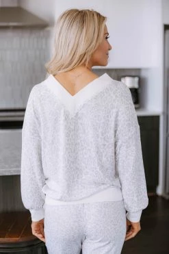 Best reviews of ⌛ Pink Lily Simple Rhyme Animal Print White Pullover 😀 -lounge-tops shop 169152 169154 158000 simplerhymepullover simplerhymepants dreamingofwintermauve 19 650x