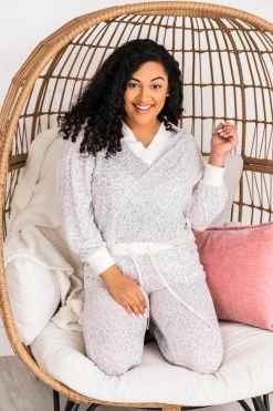 Best reviews of ⌛ Pink Lily Simple Rhyme Animal Print White Pullover 😀 -lounge-tops shop 169152 169154 4 650x