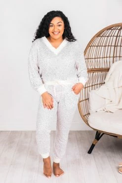 Best reviews of ⌛ Pink Lily Simple Rhyme Animal Print White Pullover 😀 -lounge-tops shop 169152 169154 8 650x